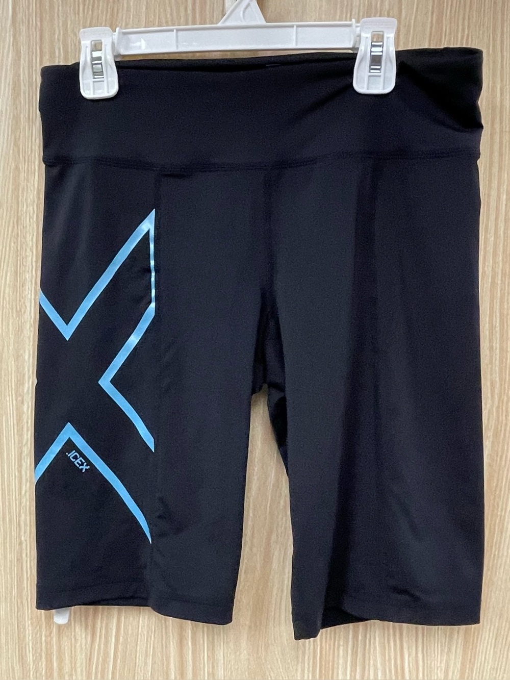 2XU Black Shorts Size L